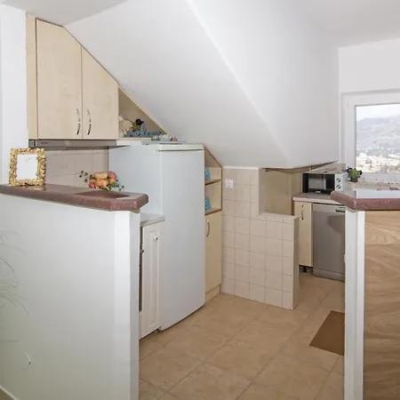 Lana Apartment *