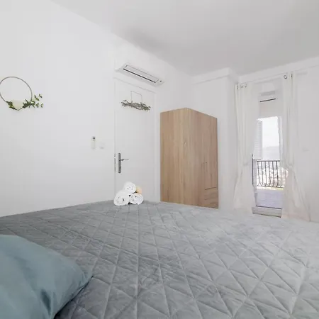 Lana Apartment *