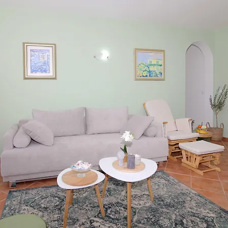 Lana דוברובניק